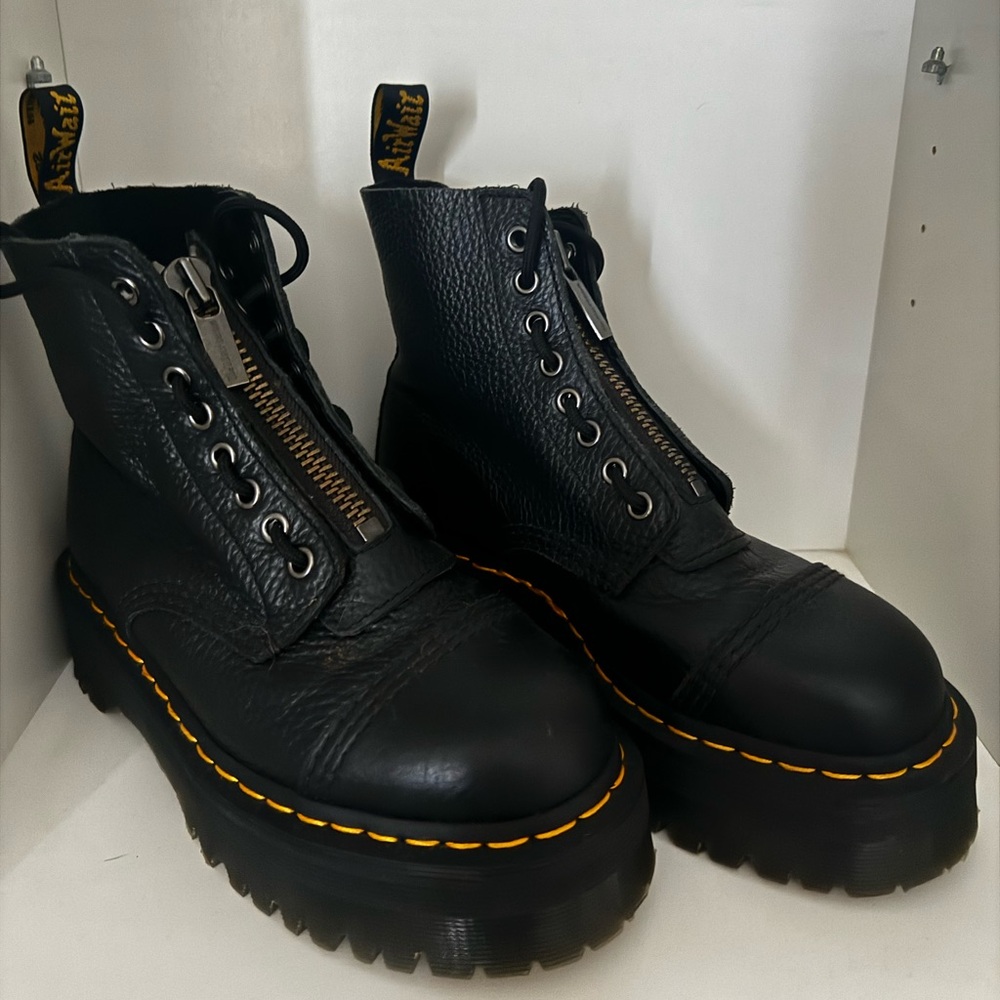 Dr. Martens Sinclair Boot